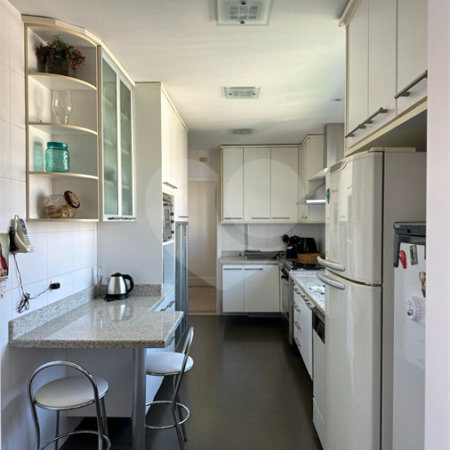 Apartamento à venda com 3 suítes em Vila Suzana, São Paulo, SP