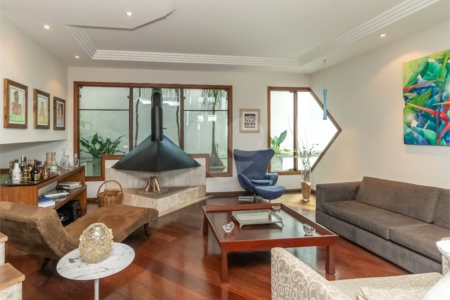 Casa à venda com 4 quartos, sendo 2 suítes, em Jardim Marajoara, São Paulo, SP