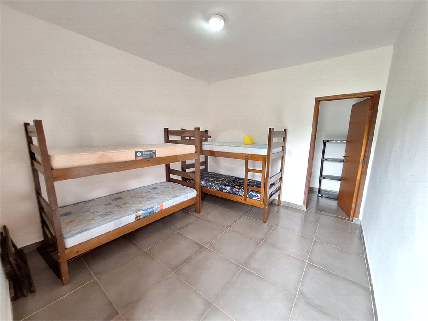 Casa à venda com 7 quartos, sendo 3 suítes, no condomínio Chacaras do Lago, Vinhedo - SP