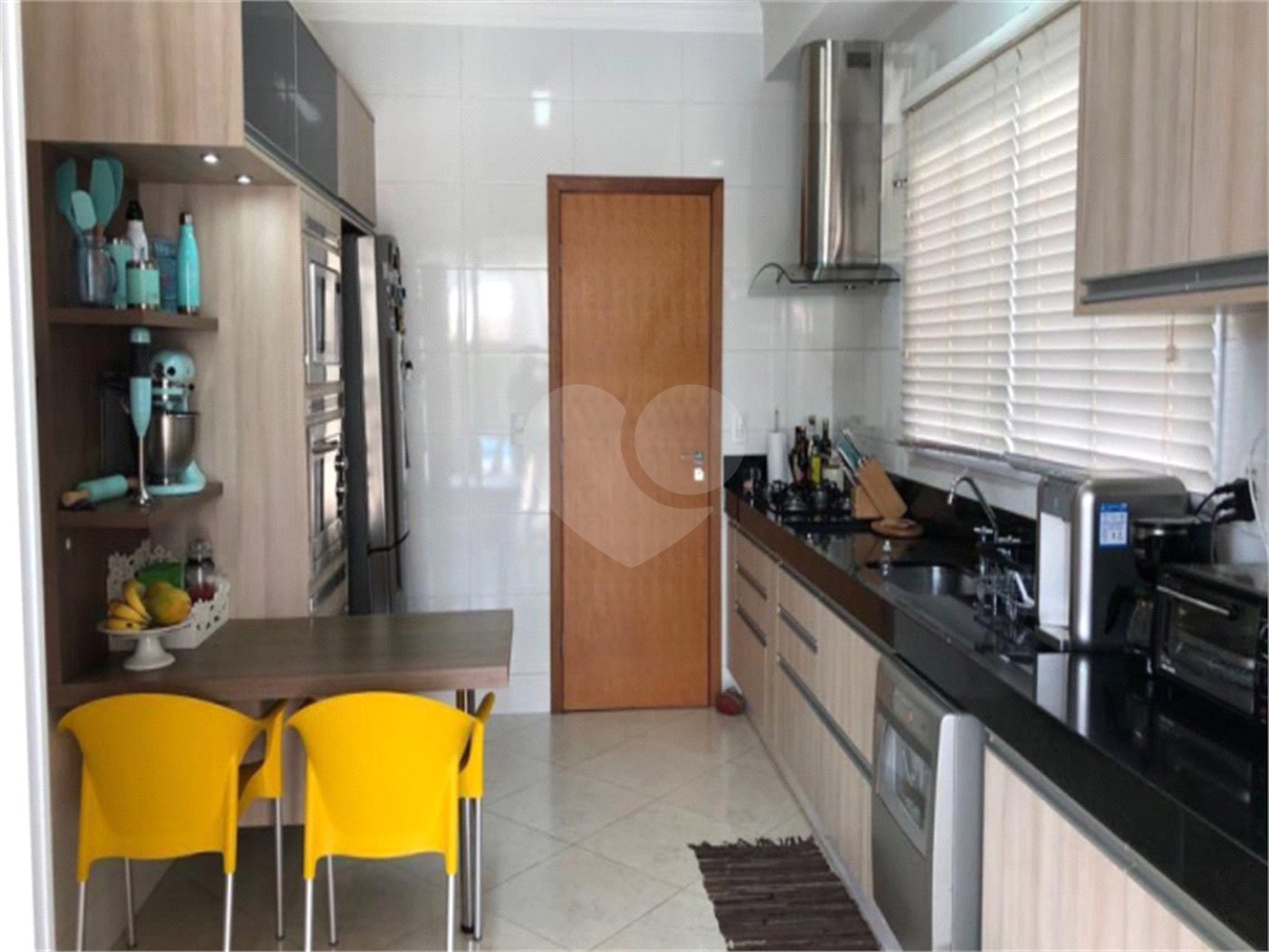 Casa à venda com 4 quartos, sendo 3 suítes, no condomínio Residencial Terra Nobre, Indaiatuba - SP