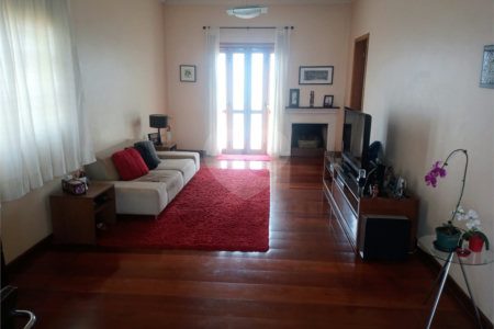 Sobrado à venda com 3 quartos, sendo 1 suíte, no Centro, Biritiba-mirim, SP