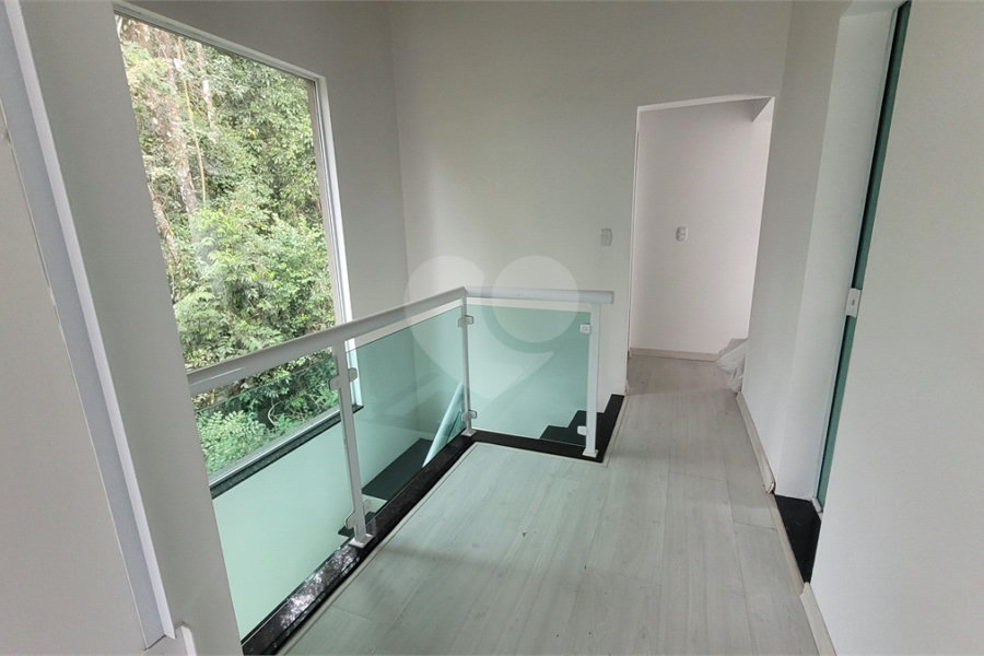 Casa à venda com 4 quartos, sendo 1 suíte, no condomínio Parque Suiça, Caieiras - SP