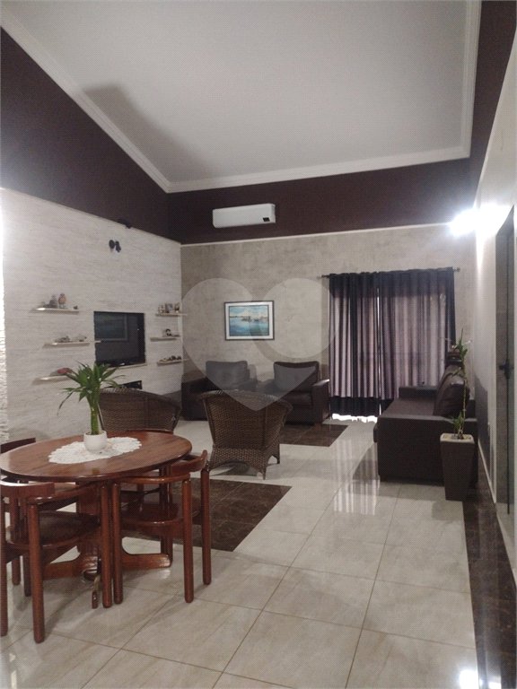 Casa à venda com 3 quartos, sendo 1 suíte, no condomínio Acmti - Colinas do Mosteiro, Terras de Itaici e Recanto dos Pássaros, Indaiatuba - SP
