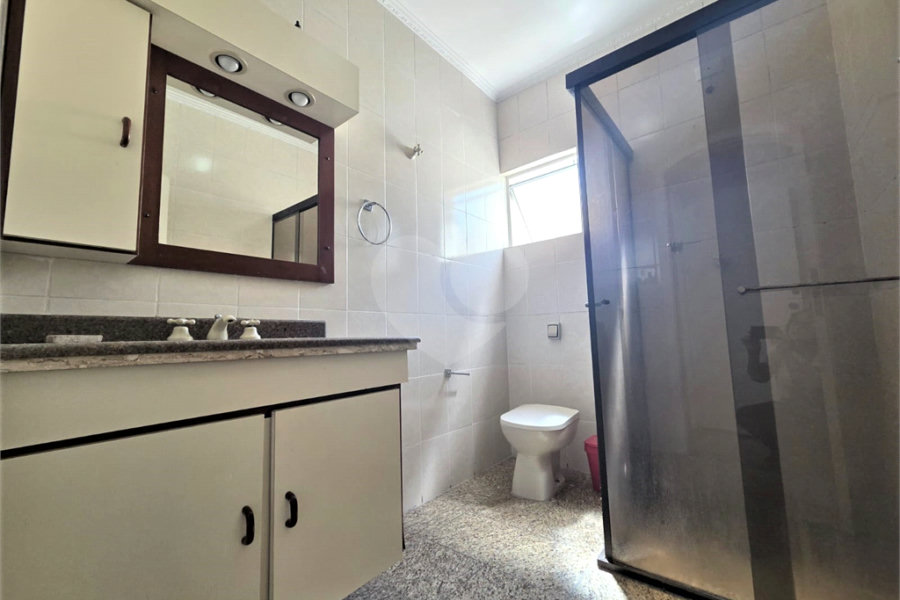 Sobrado à venda ou para alugar com 3 quartos, sendo 2 suítes,  em Vila Lucia, São Paulo, SP