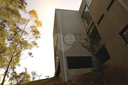 Casa à venda ou para alugar com 4 quartos, sendo 3 suítes, em Serra dos Lagos (jordanésia), Cajamar, SP