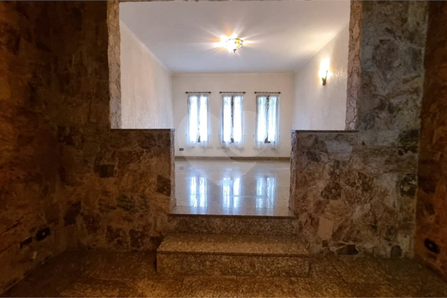 Sobrado à venda com 4 quartos em Parada Inglesa, São Paulo, SP