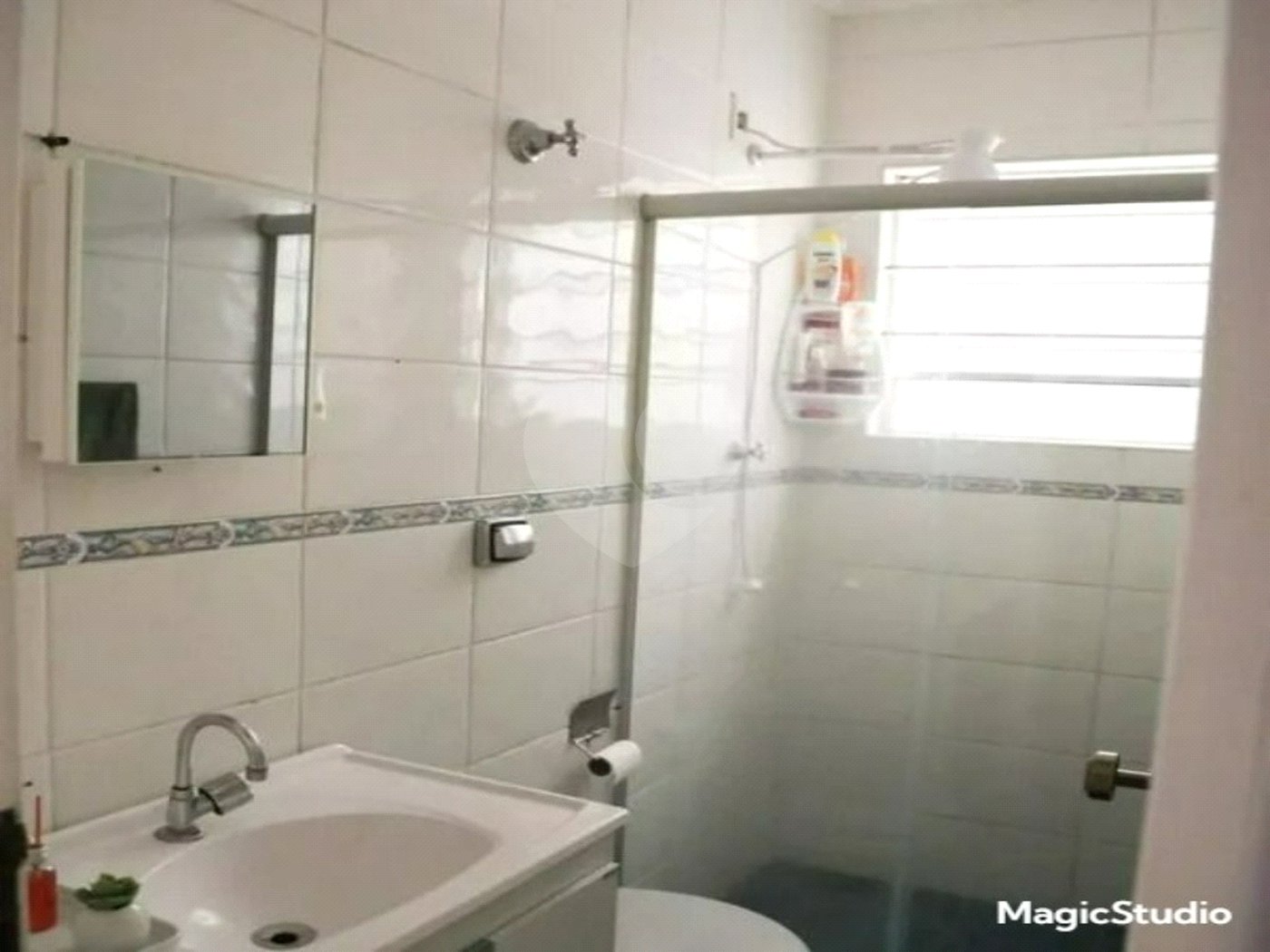 Casa com 120m² , 4 dormitórios , sendo 1 suíte , 3 vagas de garagem , à venda no Jabaquara.