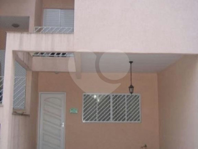 Casa à venda com 3 quartos, sendo 1 suíte,  no condomínio Residencial Maracujás, São Paulo - SP