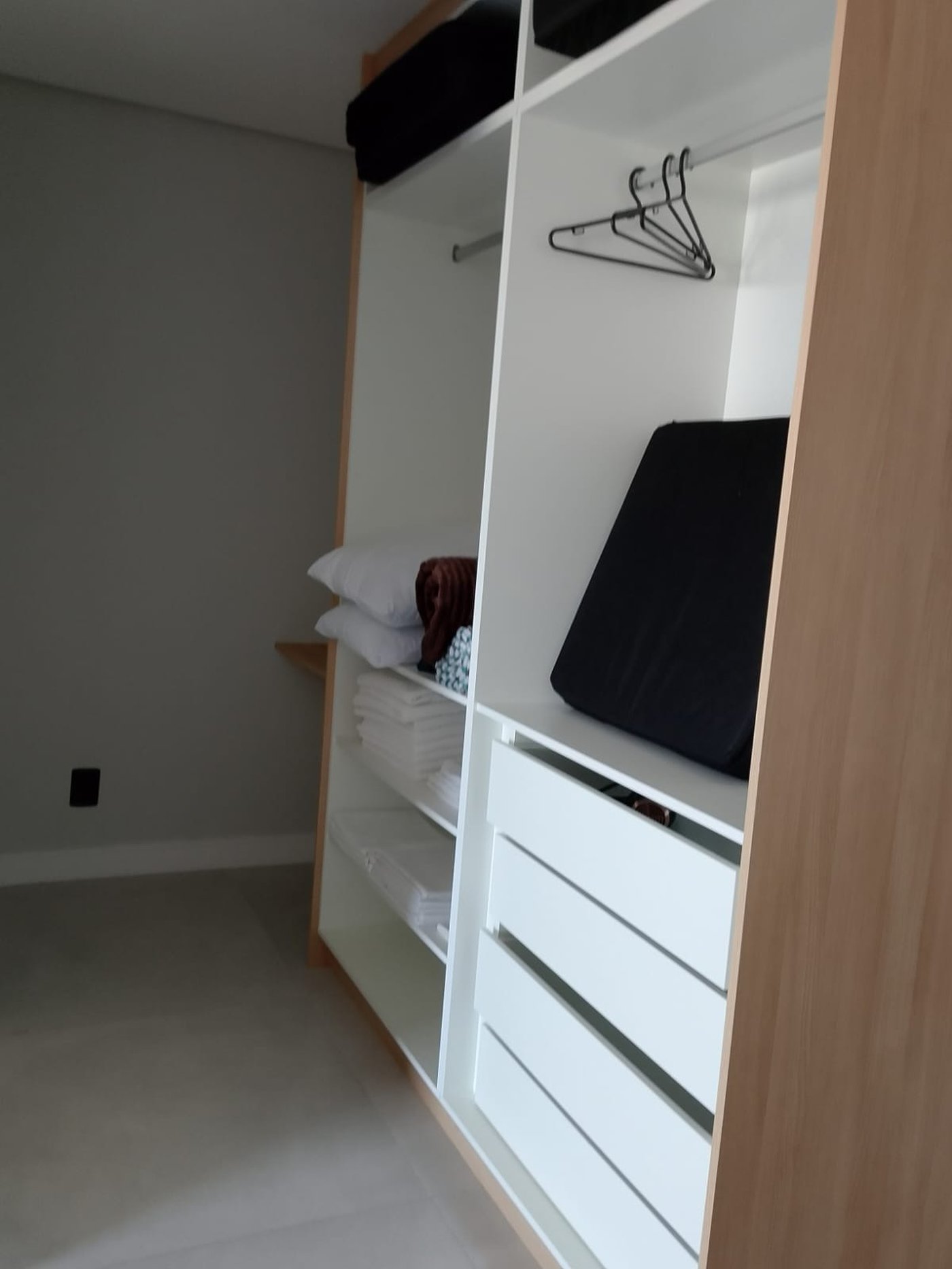 Apartamento à venda com 1 suíte em Caiçara, Praia Grande, SP