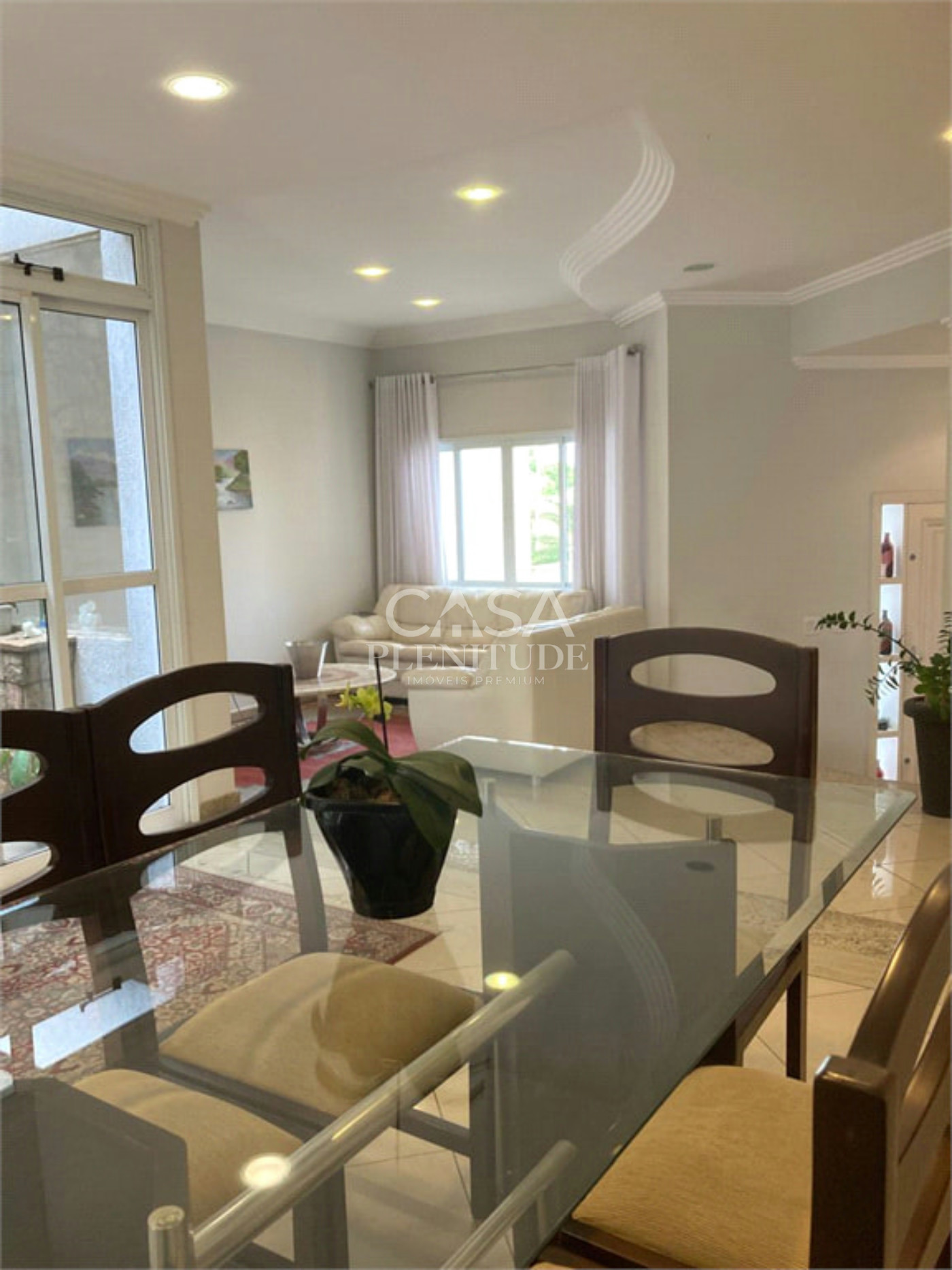 Casa em condomínio à venda com 4 quartos, sendo 3 suítes, em Aparecidinha, Sorocaba, SP