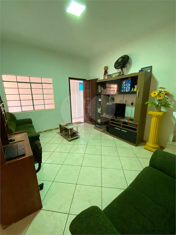 Sobrado à venda com 3 quartos em Jundiapeba, Mogi das Cruzes, SP