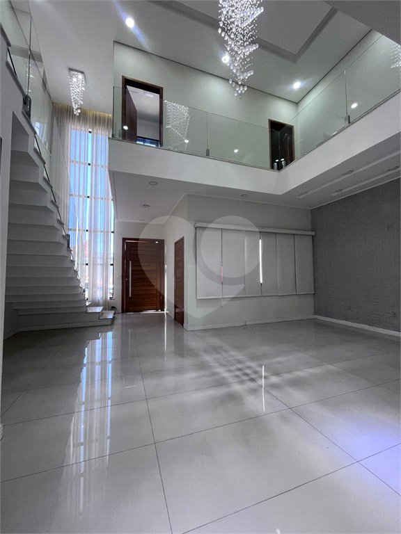 Casa à venda com 3 quartos, sendo 1 suíte, no condomínio Jardim Guarujá, Salto - SP