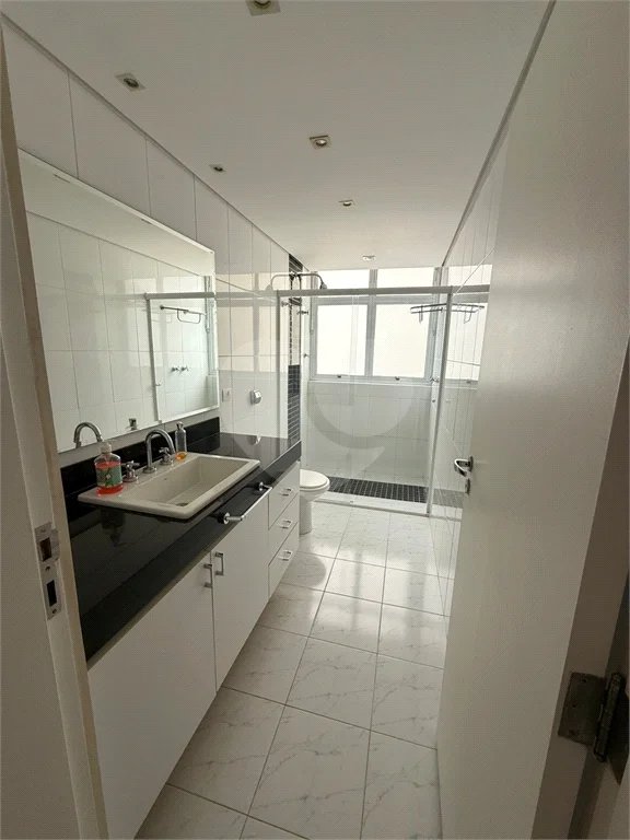 Triplex à venda ou para alugar com 3 suítes em Vila Suzana, São Paulo, SP