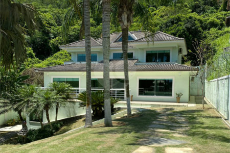 Casa à venda com 6 quartos, sendo 4 suítes, em Ferradura, Armação dos Búzios, RJ
