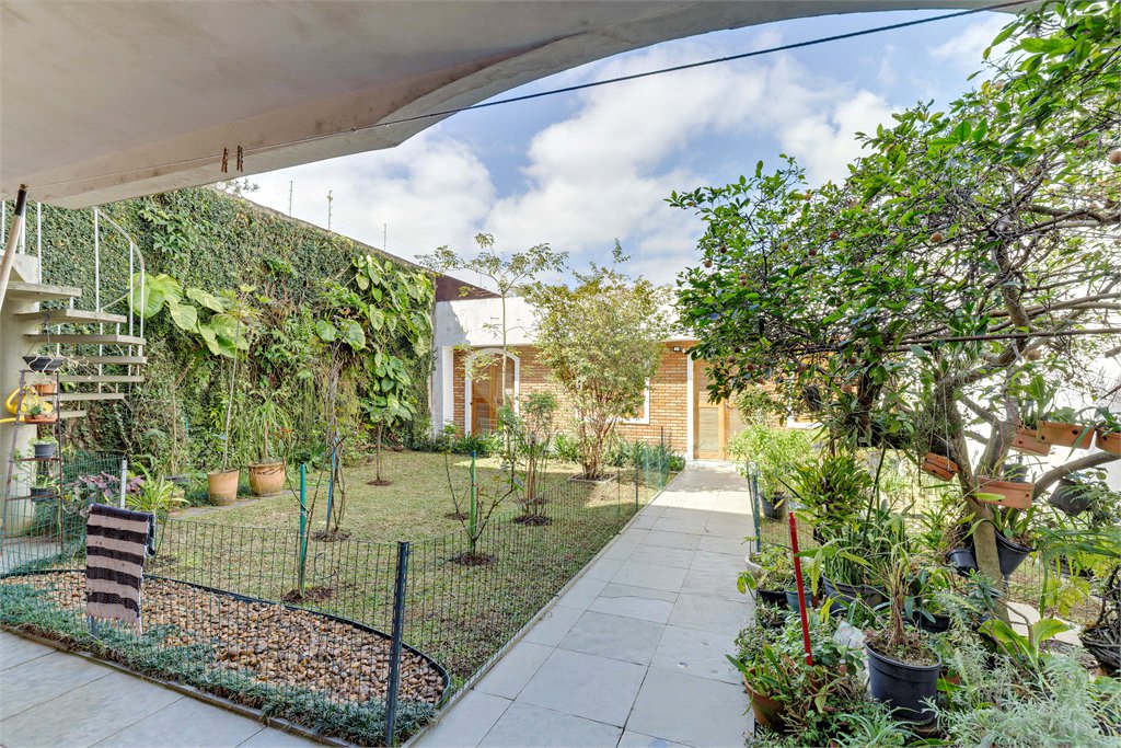 Casa à venda com 3 quartos, sendo 1 suíte, em Alto da Boa Vista, São Paulo, SP