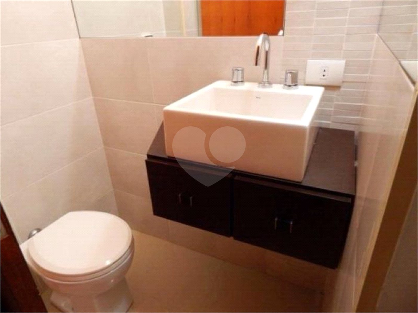 Apartamento à venda com 3 quartos, sendo 1 suíte,  em Aclimação, São Paulo, SP