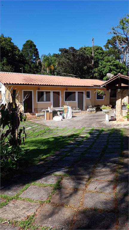 Casa à venda ou para alugar com 5 quartos, sendo 1 suíte, em Cumbari, Mairiporã, SP