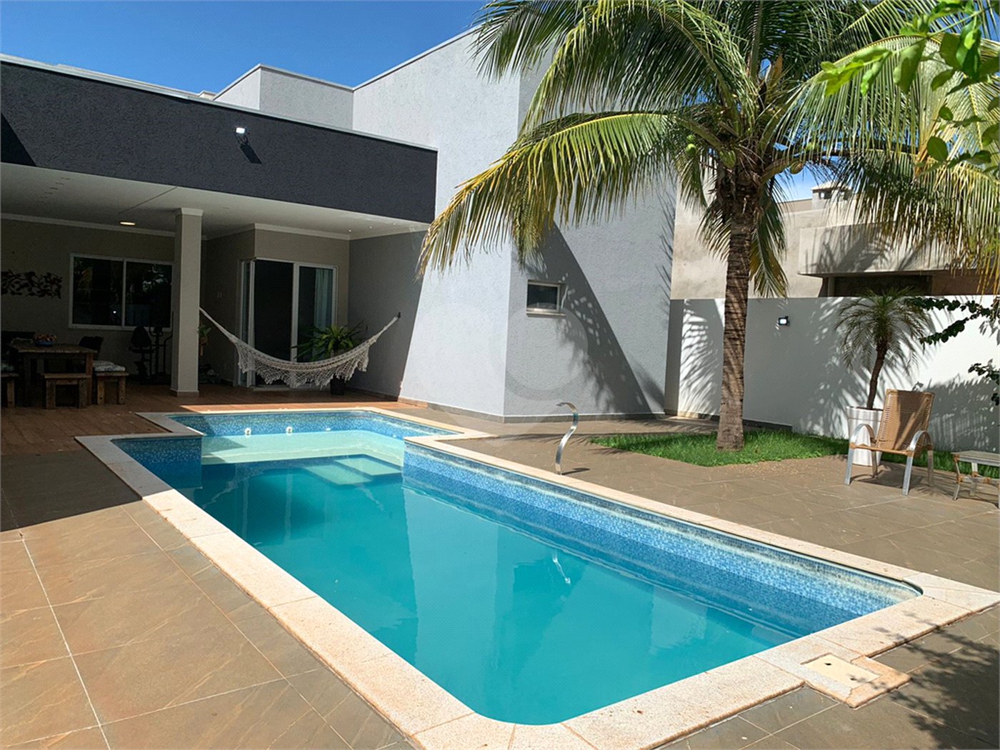 Casa à venda com 3 suítes no condomínio Alto Dos Ipês, Três Lagoas - MS