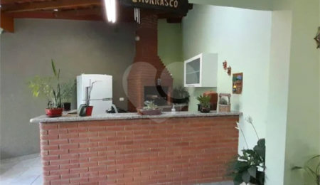 Casa à venda com 3 quartos, sendo 1 suíte,  em Jardim Pinheiros, São Paulo, SP