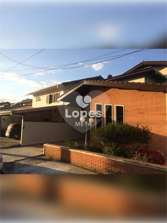Casa à venda com 3 quartos, sendo 1 suíte, no condomínio Eldourado, São José dos Campos - SP