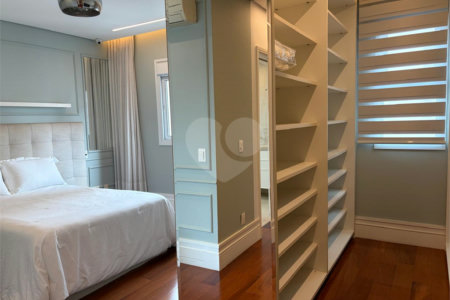 Apartamento à venda com 4 quartos, sendo 3 suítes, em Itaim Bibi, São Paulo, SP