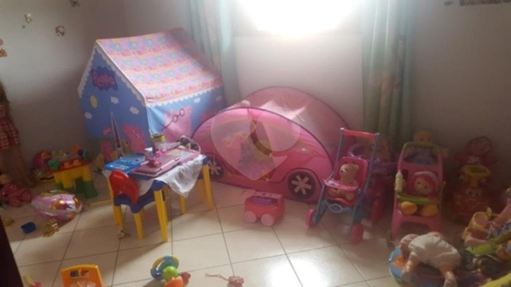 Sobrado à venda com 4 quartos, sendo 1 suíte, em Tremembé, São Paulo, SP