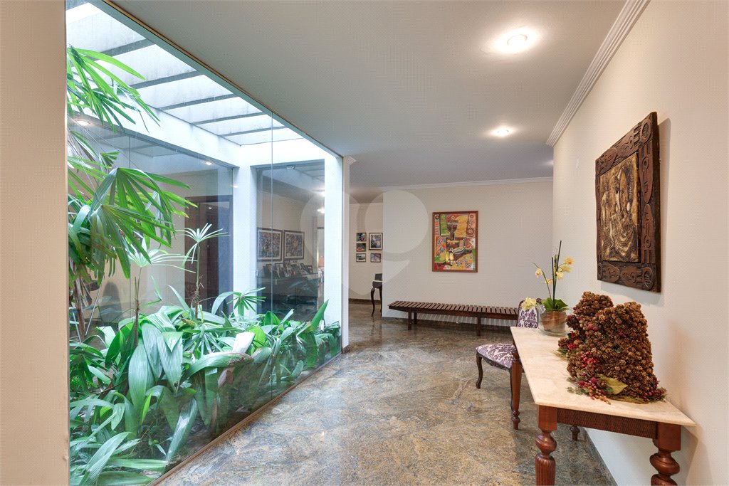 Casa Térrea à venda com 4 quartos, sendo 2 suítes, em Alto da Boa Vista, São Paulo, SP