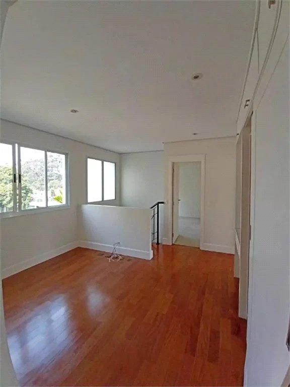 Casa à venda com 3 suítes no condomínio Solares Vila Europa, São Paulo - SP