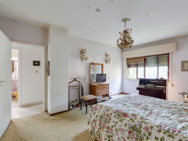 Casa à venda com 4 quartos, sendo 2 suítes,  em Alto da Boa Vista, São Paulo, SP