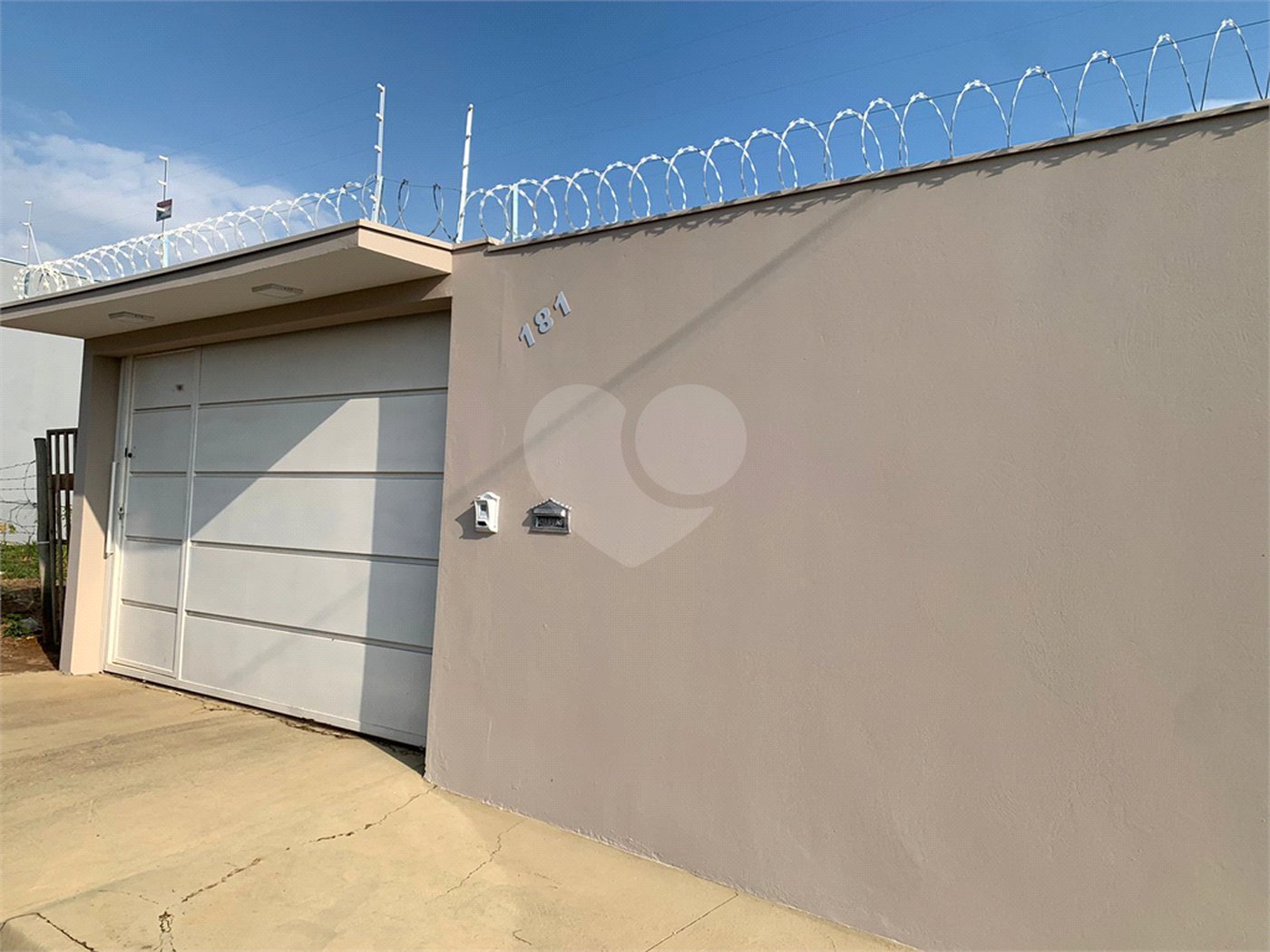 Casa térrea com piscina para venda no Residencial Arcoville