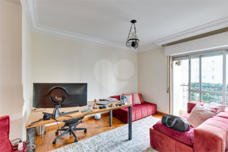 Apartamento à venda com 3 quartos, sendo 2 suítes, em Moema, São Paulo, SP