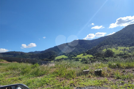 Terreno à venda no condomínio Portal Lamis, Bom Jesus dos Perdões - SP
