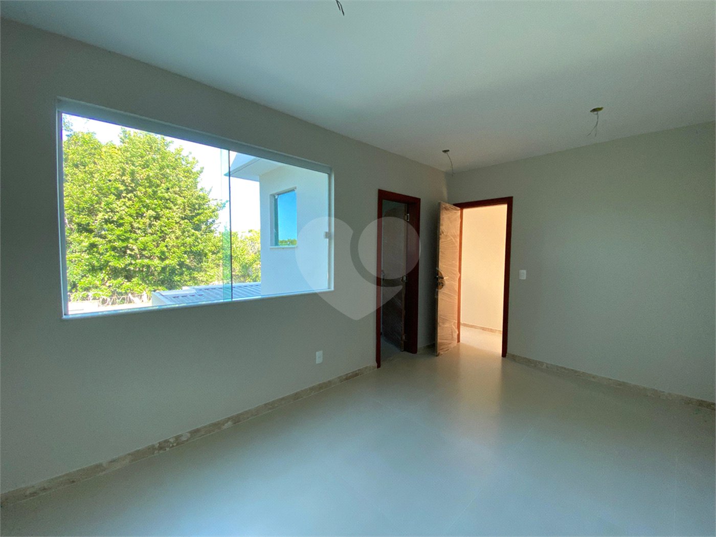 Casa à venda com 4 quartos, sendo 3 suítes, em Orla Norte, Porto Seguro, BA