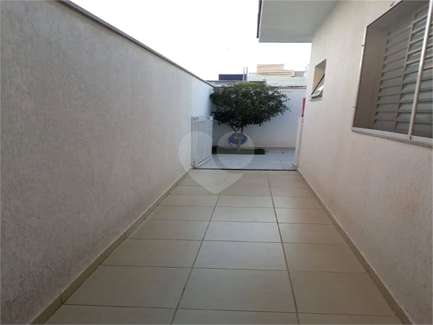 Casa à venda com 3 quartos, sendo 1 suíte, no condomínio Horto Florestal II, Sorocaba - SP