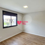 Casa à venda com 4 quartos, sendo 2 suítes, no condomínio Reserva Aruanã, São José dos Campos - SP
