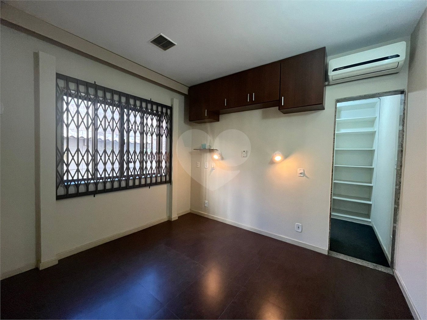 Casa à venda com 2 quartos, sendo 1 suíte, no condomínio Residencial Vale das Palmeiras, Rio de Janeiro - RJ