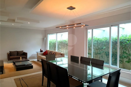 Casa Térrea à venda com 4 quartos, sendo 3 suítes, em Jardim Morumbi, São Paulo, SP