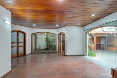 Sobrado à venda com 4 quartos, sendo 2 suítes, em Brooklin, São Paulo, SP