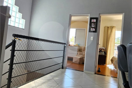 Sobrado à venda com 3 quartos, sendo 1 suíte,  em Residencial Colinas, Mogi das Cruzes, SP