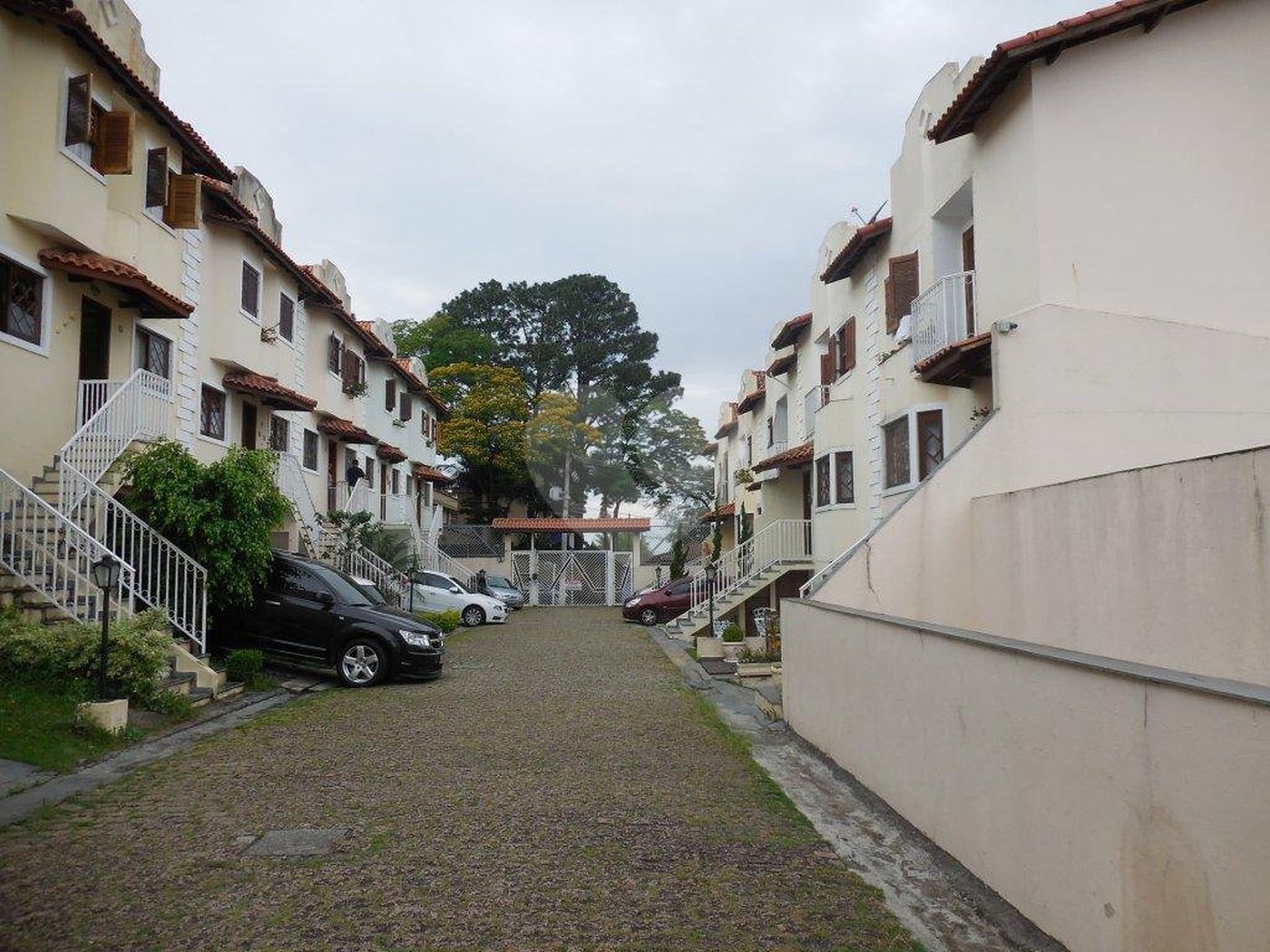 Casa à venda com 3 quartos, sendo 1 suíte, no condomínio Residencial Morada do Horto, São Paulo - SP