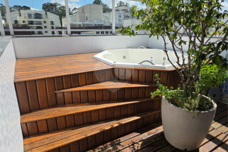 Cobertura à venda com 3 quartos, sendo 1 suíte,  em Cidade São Francisco, São Paulo, SP