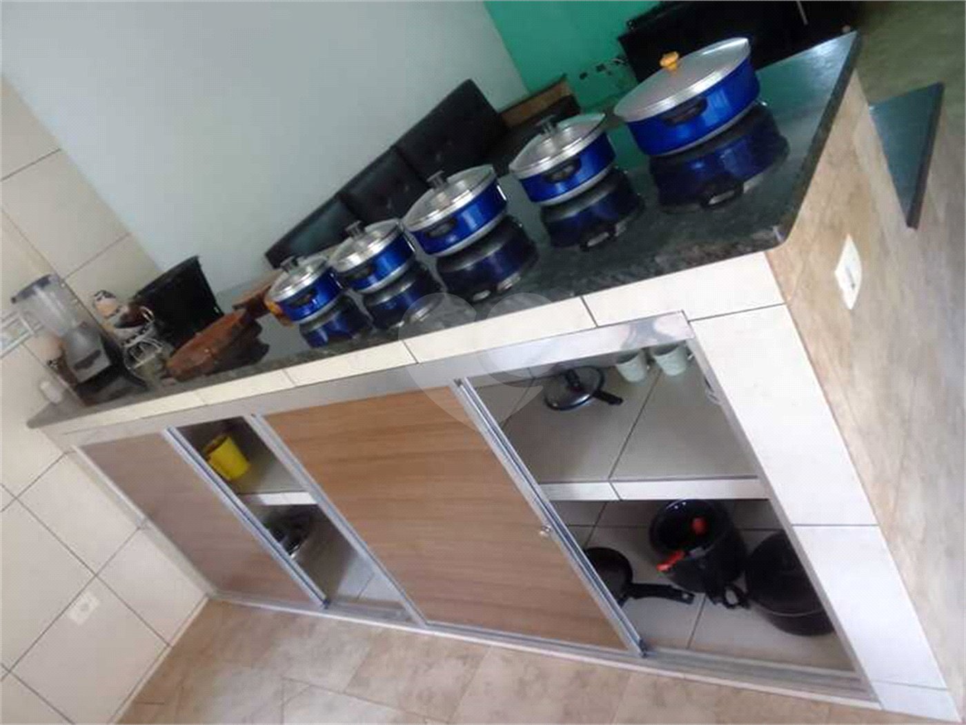 Casa à venda com 6 quartos, sendo 3 suítes, no condomínio Residencial Jardins de Mairiporã I, Mairiporã - SP