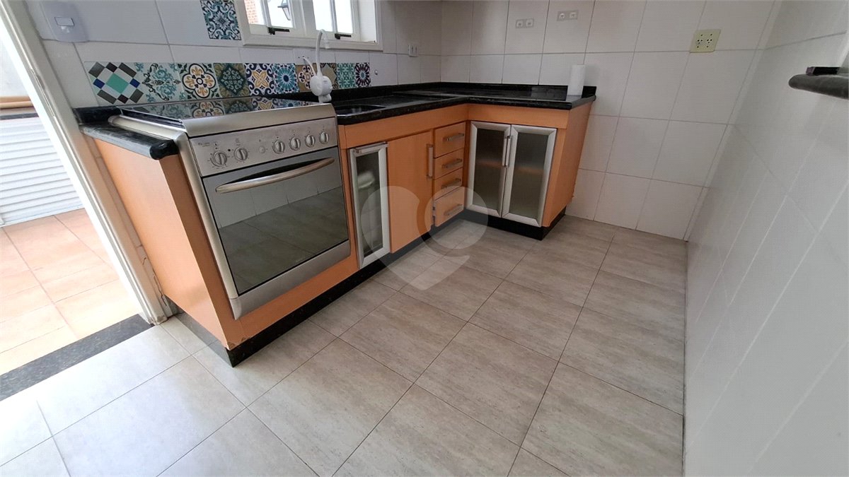 Casa à venda com 2 suítes no condomínio Village Palmas, São Paulo - SP