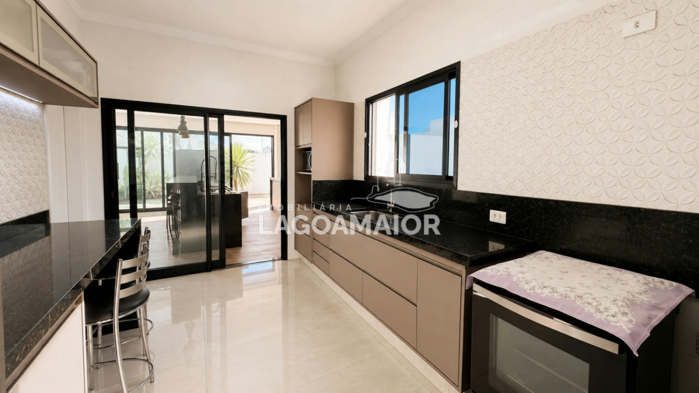 Casa à venda com 3 quartos, sendo 3 suítes, no condomínio Residencial Costa Leste, Três Lagoas - MS