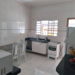 Sobrado espaçoso e bem localizado