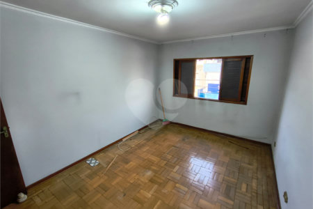 Sobrado à venda com 3 quartos em Vila Paulo Silas, São Paulo, SP