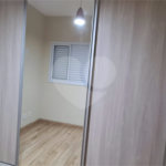 Casa à venda com 3 quartos, sendo 1 suíte, no condomínio Alvorada Parque Vitória, São Paulo - SP