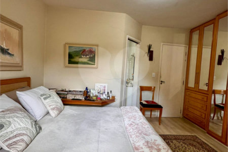 Casa à venda com 3 quartos, sendo 1 suíte, no condomínio Morada dos Pássaros, São Paulo - SP