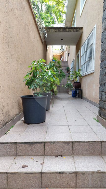 Casa à venda com 7 quartos, sendo 2 suítes, em Jardim Londrina, São Paulo, SP