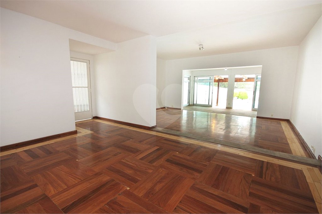 Sobrado à venda com 4 quartos, sendo 2 suítes,  em Alto da Boa Vista, São Paulo, SP